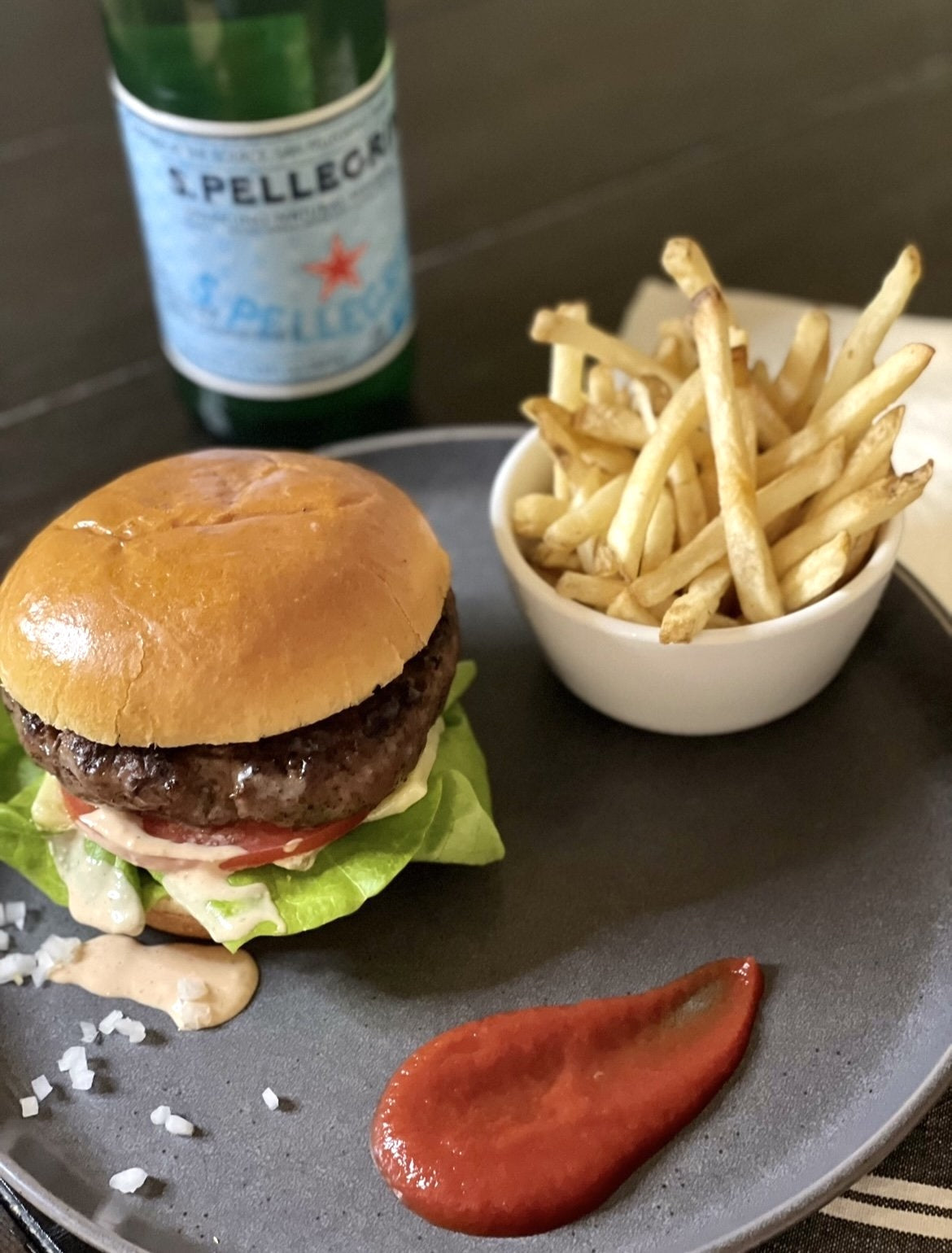 ancestral burger with Pluck sauce